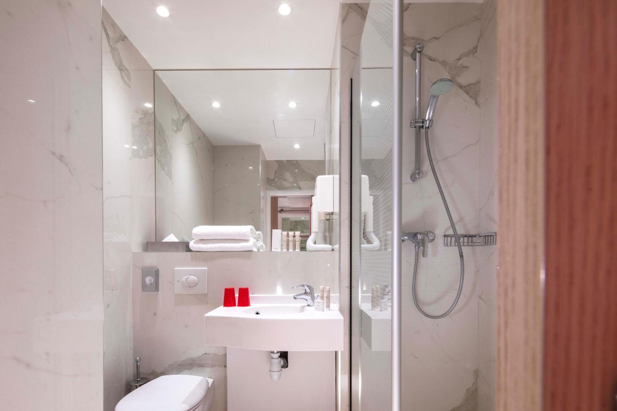 Hotel Hor Les Lumieres Париж Екстериор снимка
